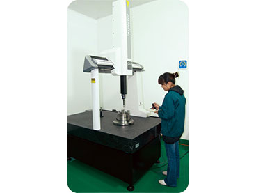 Three-coordinate measuring machine